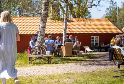 Enjoy freshly baked and locally produced food at Eriksons Cottages Gårdscafé